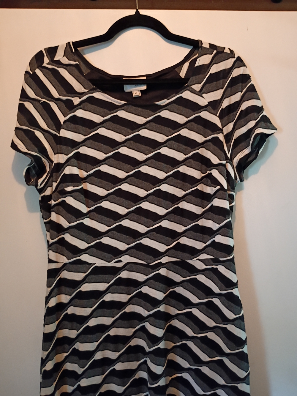 Beige by eci Black & White Geometric Midi Dress - Picture 5 of 9